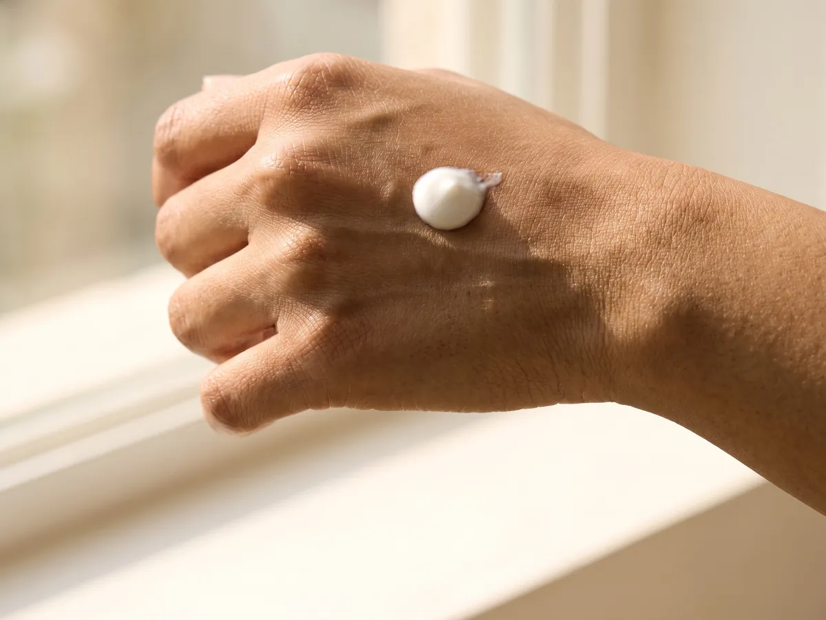 Skin Whitening Treatment Jaipur: Use a broad-spectrum SPF 50 sunscreen every day and reapply every two, Sunscreen: a pea of white | AI Aesthetics, C-Scheme