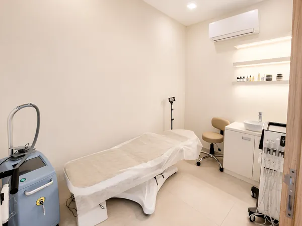 Laser and device treatment room at AI Aesthetics, C-Scheme, Jaipur